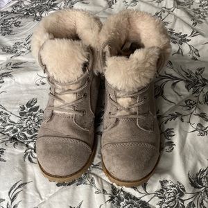 Old Navy girls boots. Size 8